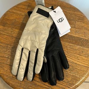 UGG NWT touch screen compatible gloves